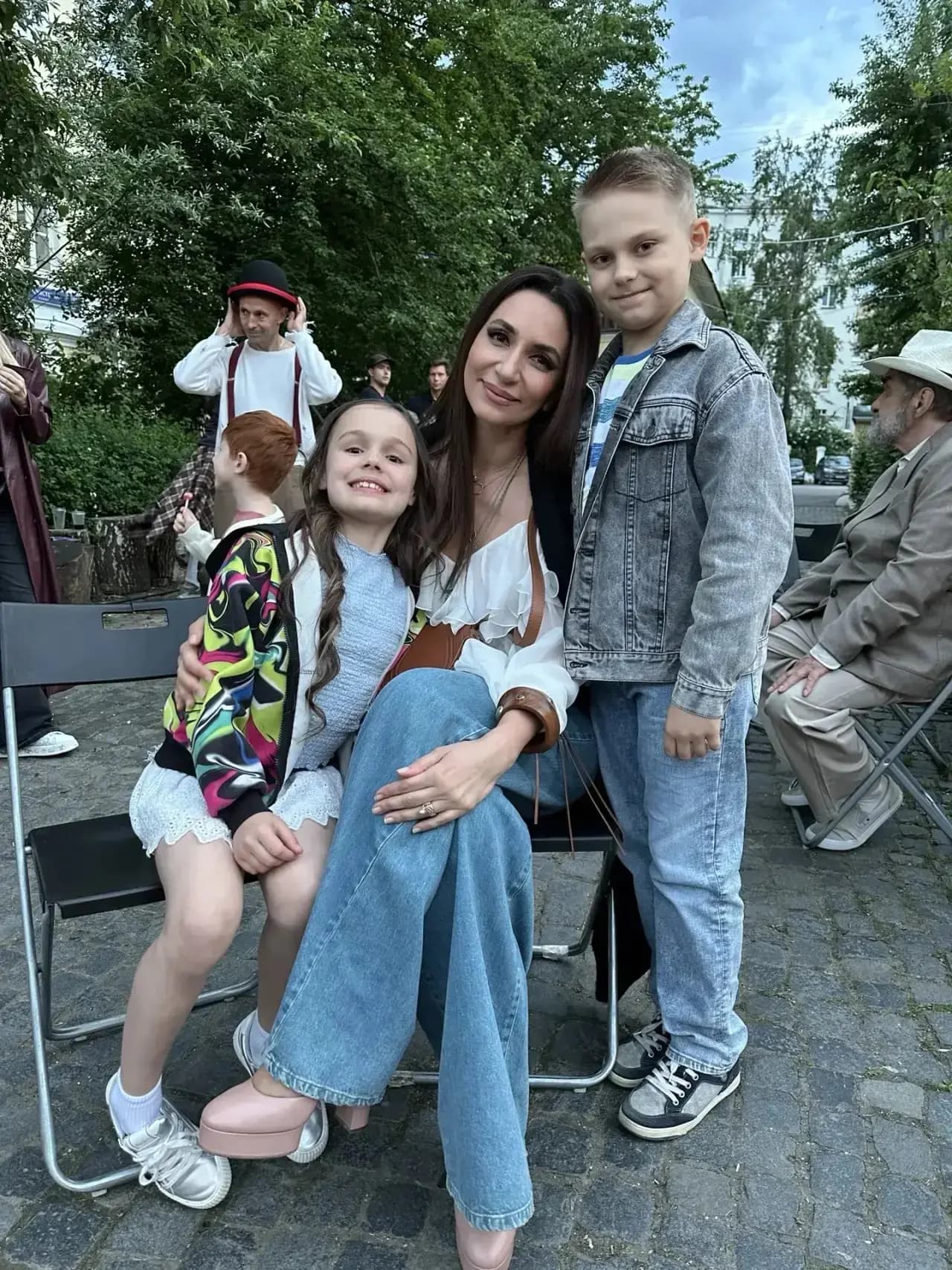 Юные танцоры в клипе звёзд ⚡